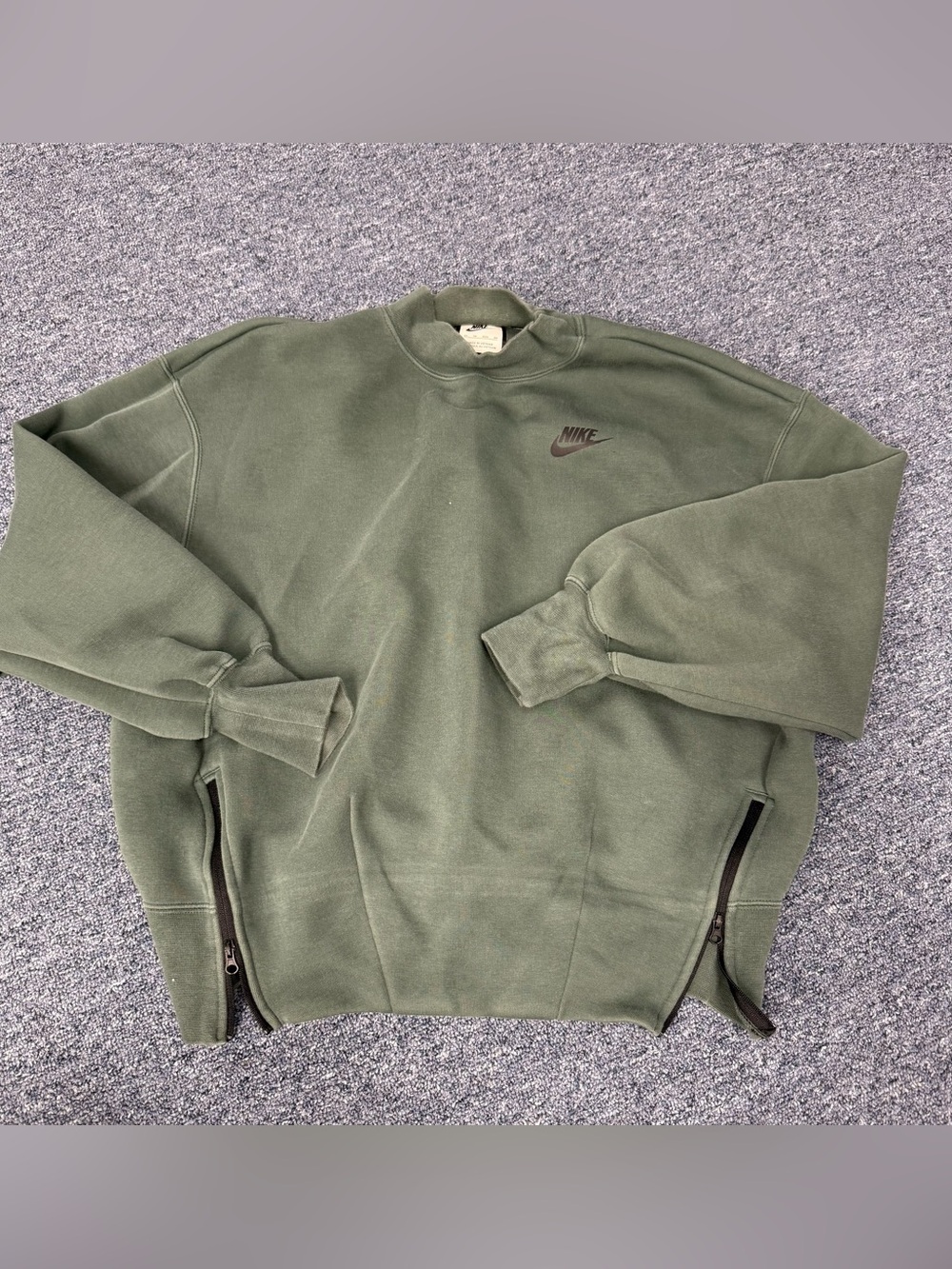 Nike Women's Sportswear Tech Fleece Oversized Crew-Neck Sweatshirt Sage Green